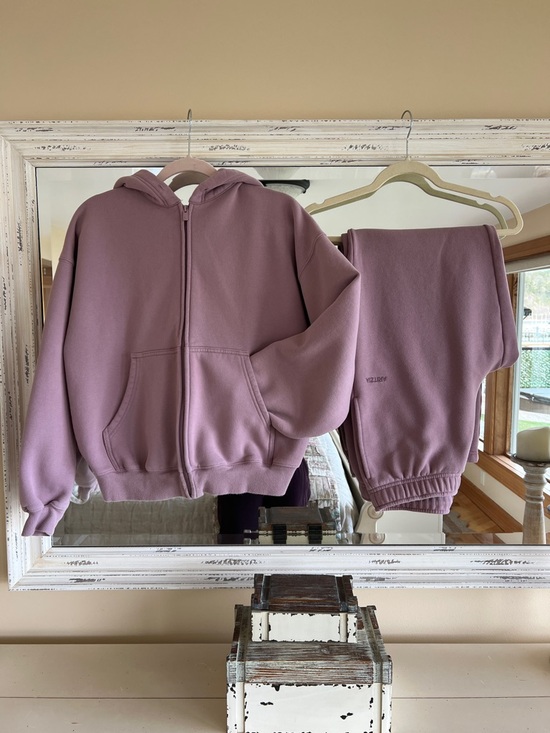 Aritzia Tops - Aritzia Megafit Mauve Zip Hoodie and Joggers Set 🌸 sz S/M